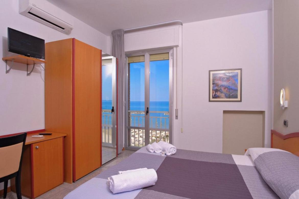 Hotel La Perla Cupra Marittima Εξωτερικό φωτογραφία