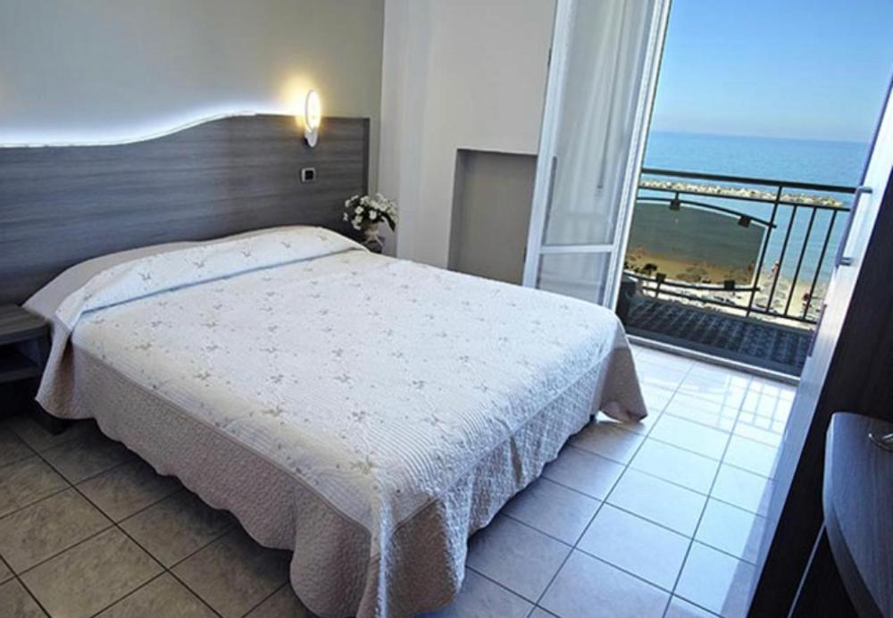 Hotel La Perla Cupra Marittima Εξωτερικό φωτογραφία