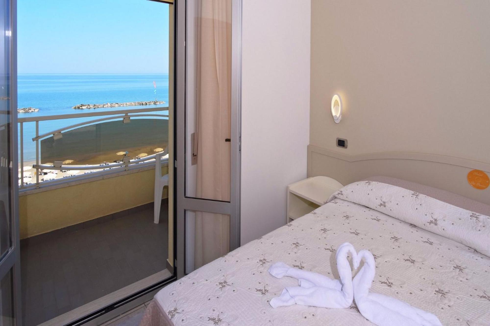 Hotel La Perla Cupra Marittima Εξωτερικό φωτογραφία