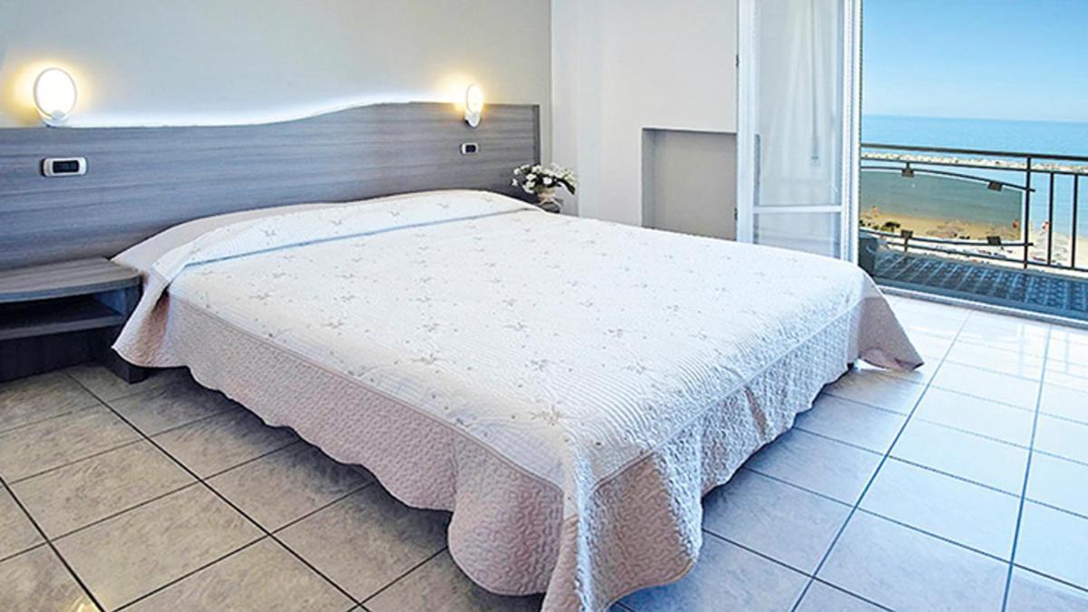 Hotel La Perla Cupra Marittima Εξωτερικό φωτογραφία