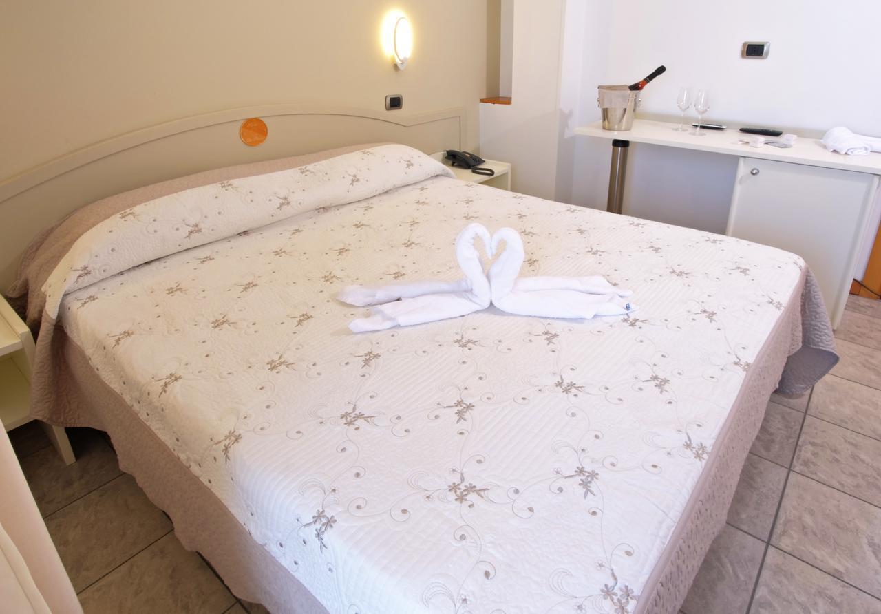 Hotel La Perla Cupra Marittima Εξωτερικό φωτογραφία