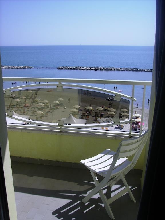 Hotel La Perla Cupra Marittima Εξωτερικό φωτογραφία