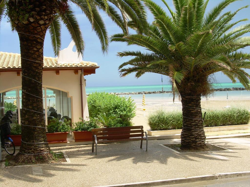 Hotel La Perla Cupra Marittima Εξωτερικό φωτογραφία